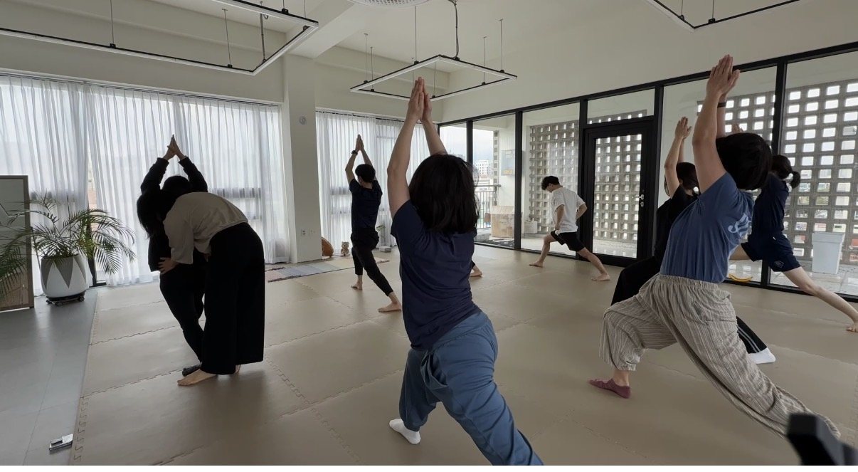 200h 지도자 과정 — 전사자세 단체 수련